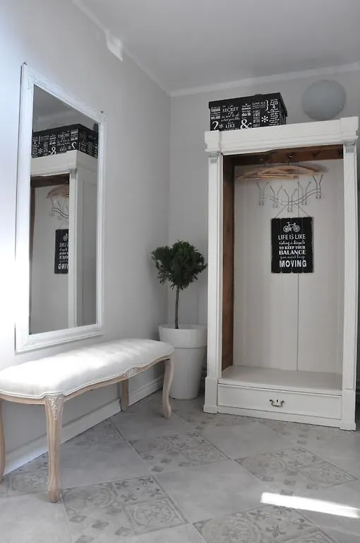 Be Well 3-Rooms Apartment With Parking And Garden Warschau Polen